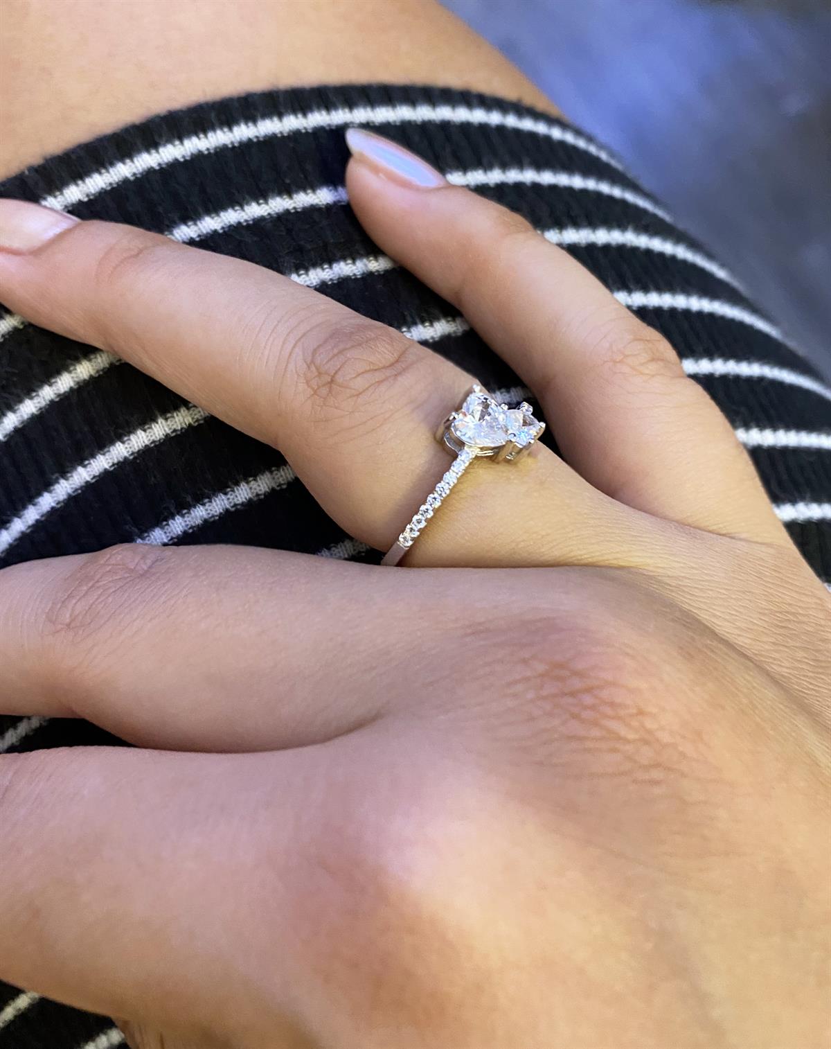 Kadın Kavuşan Kalpler Temalı Gümüş Yüzük