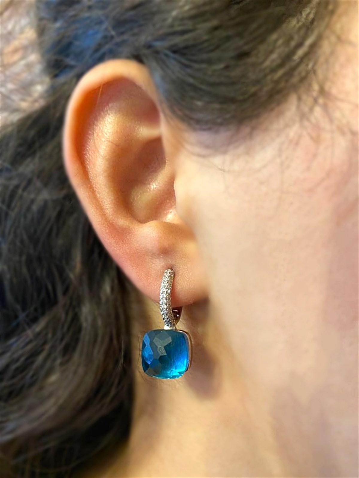 Kadın Mavi Renk Taşlı Gümüş Küpe