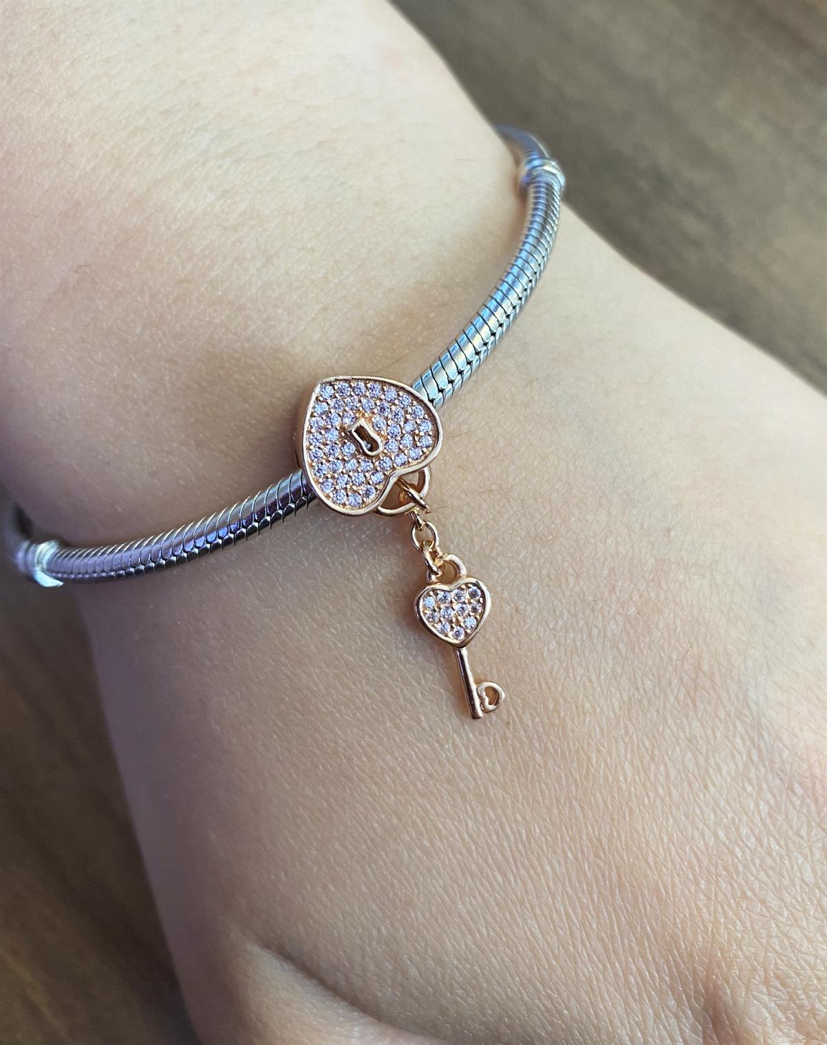 Kadın Rose Renk Kalp ve Anahtar Model Gümüş Charm