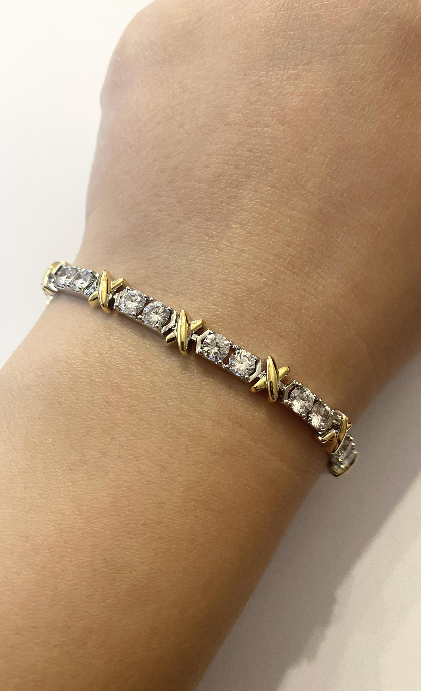 Kadın Sarı Renk Detay Şık Çelik Bileklik