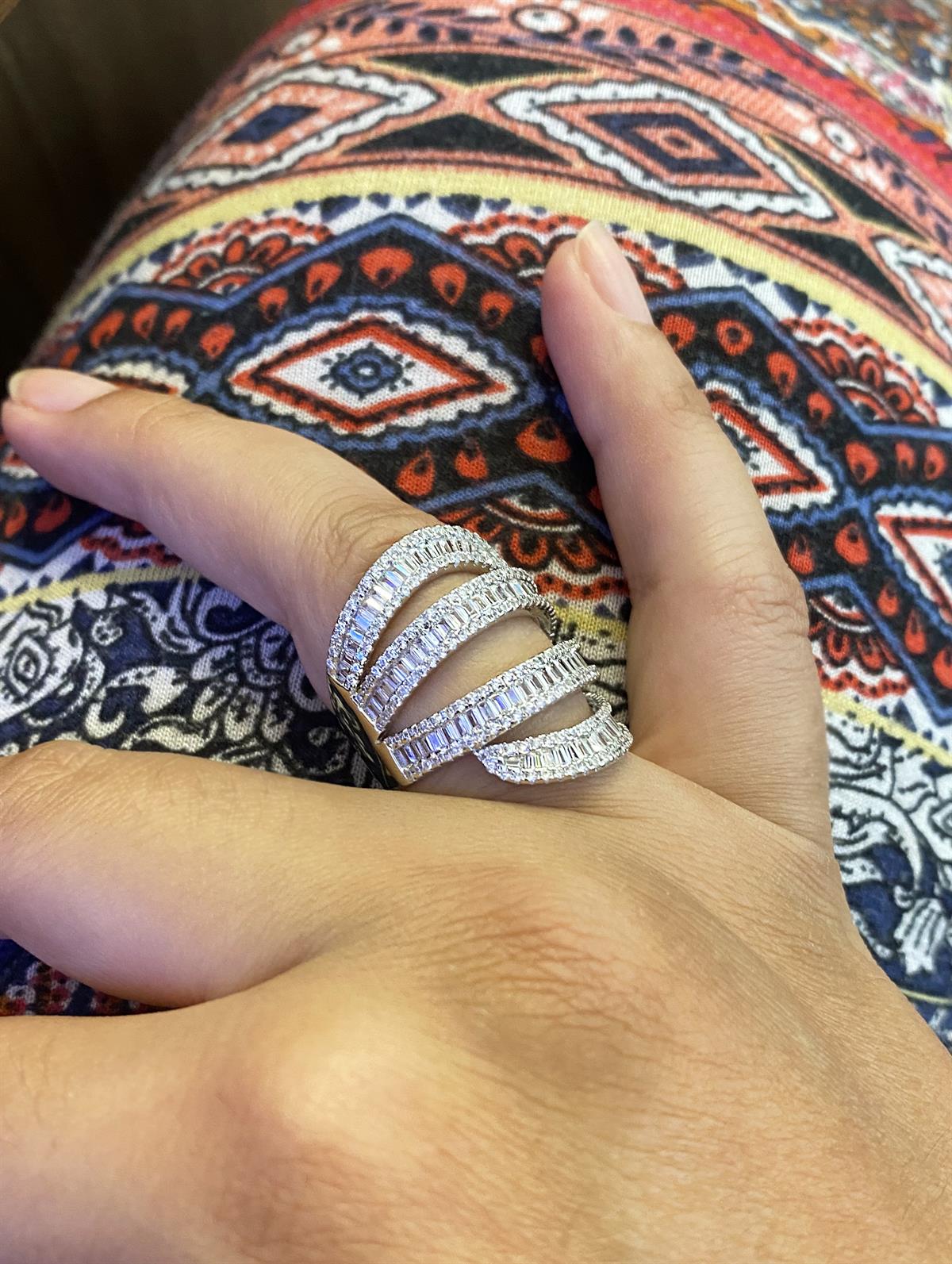 Kadın Şık Sarmal Model Taşlı Gümüş Yüzük