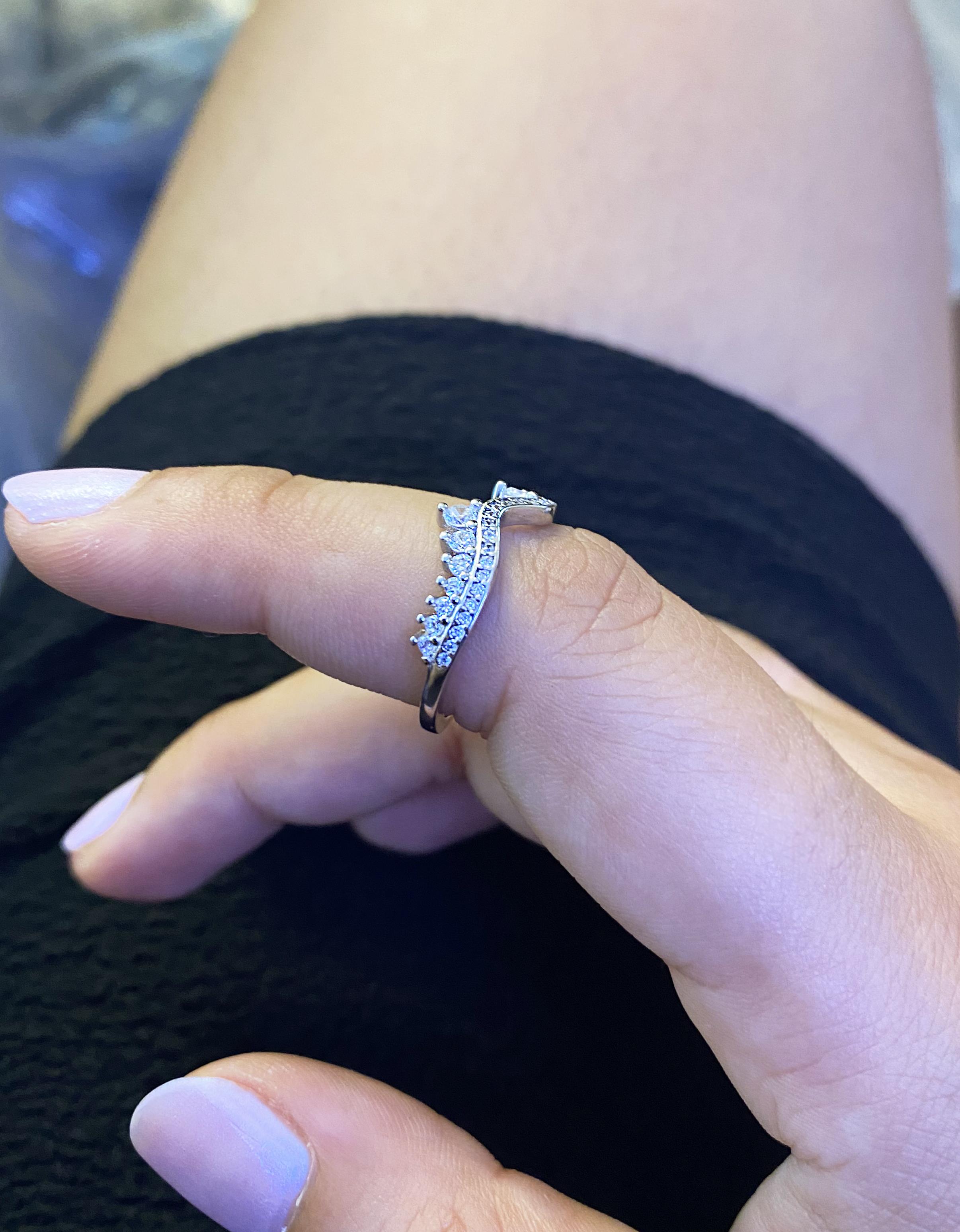 Kadın Sıralı Taş Detay Tasarım Model Taşlı Gümüş Yüzük