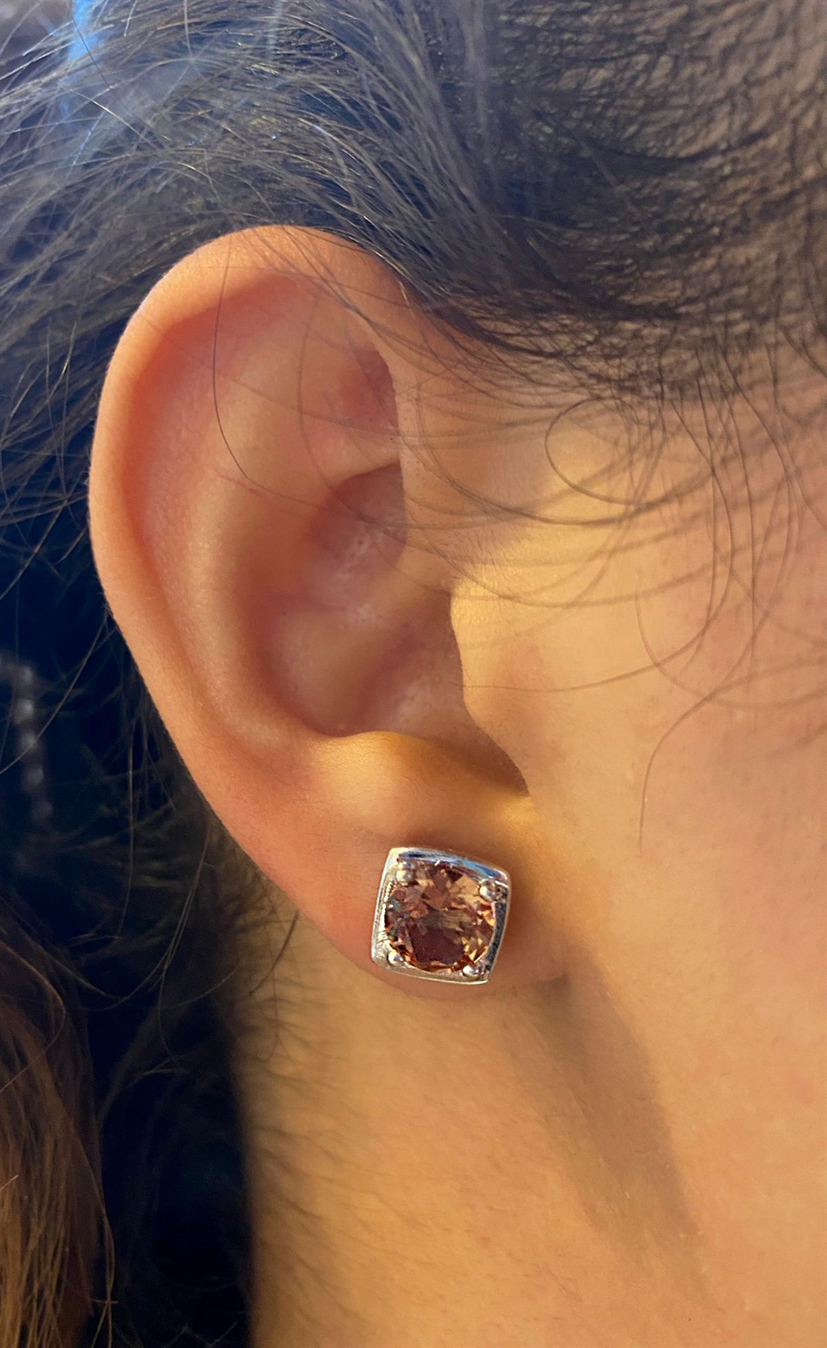 Kadın Sultanit Taşlı Kare Model Nokta Gümüş Küpe