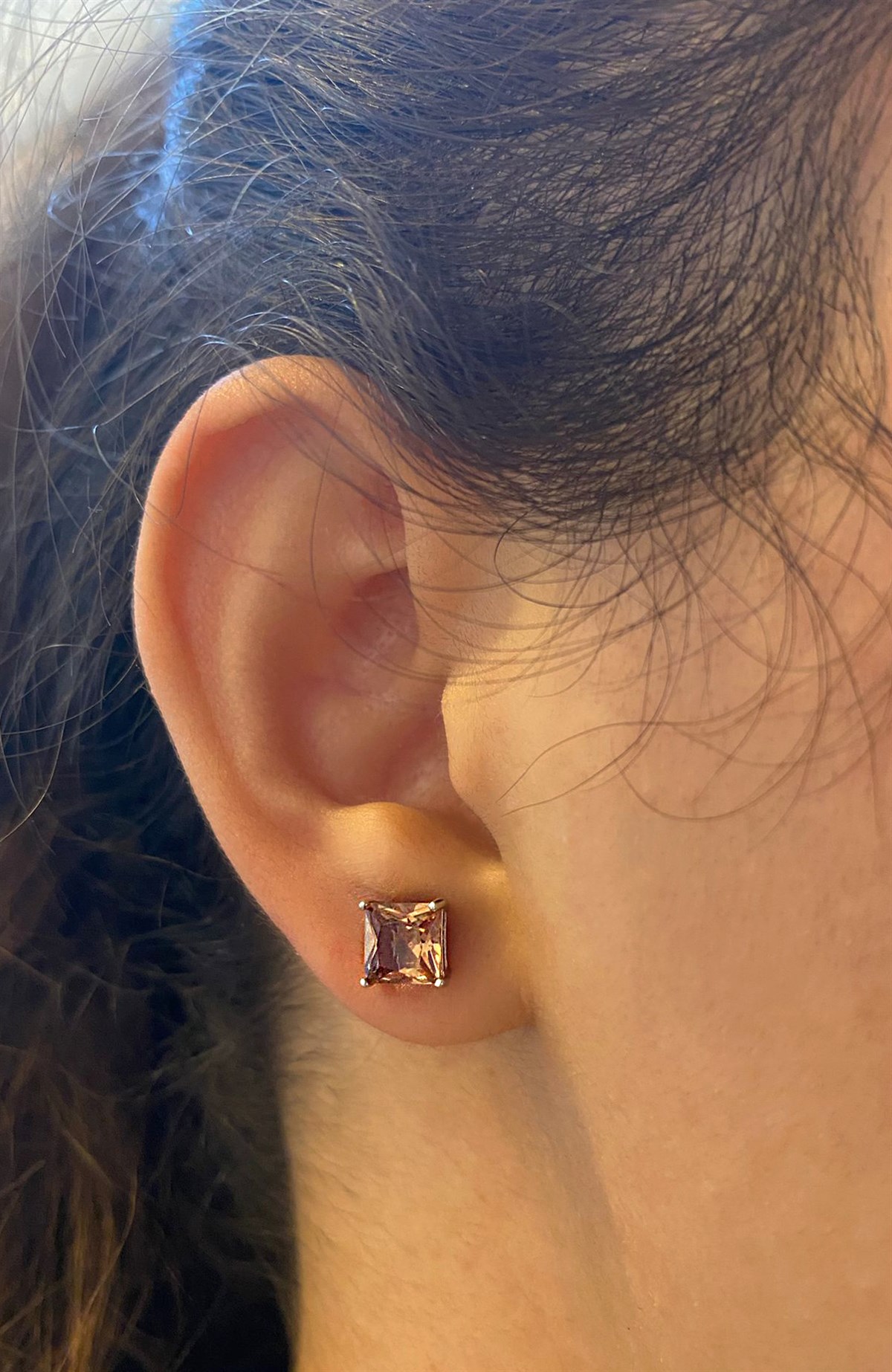 Kadın Sultanit Taşlı Kare Model Nokta Küpe