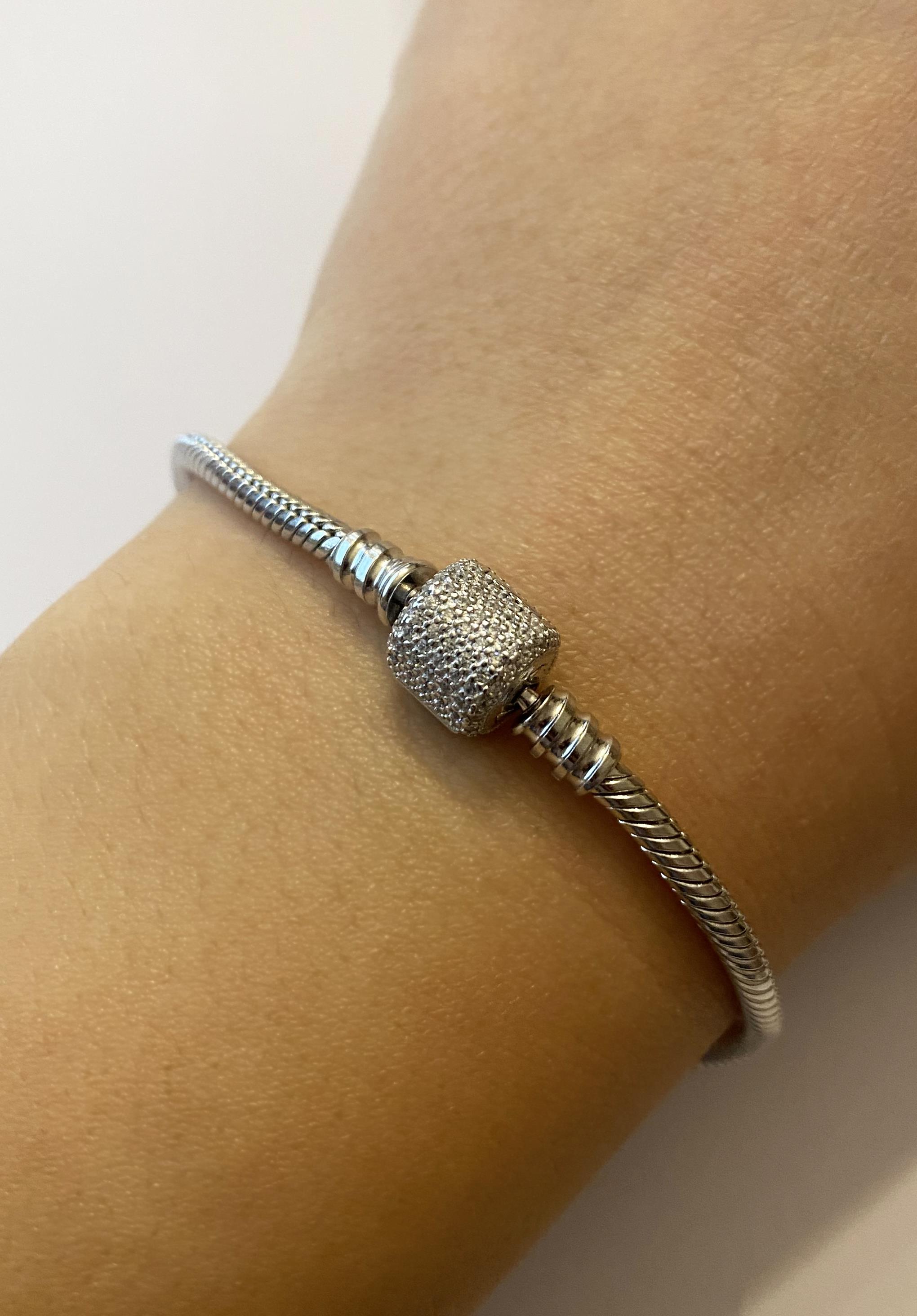 Kadın Taşlı Model Charm İçin Uygun Gümüş Bileklik