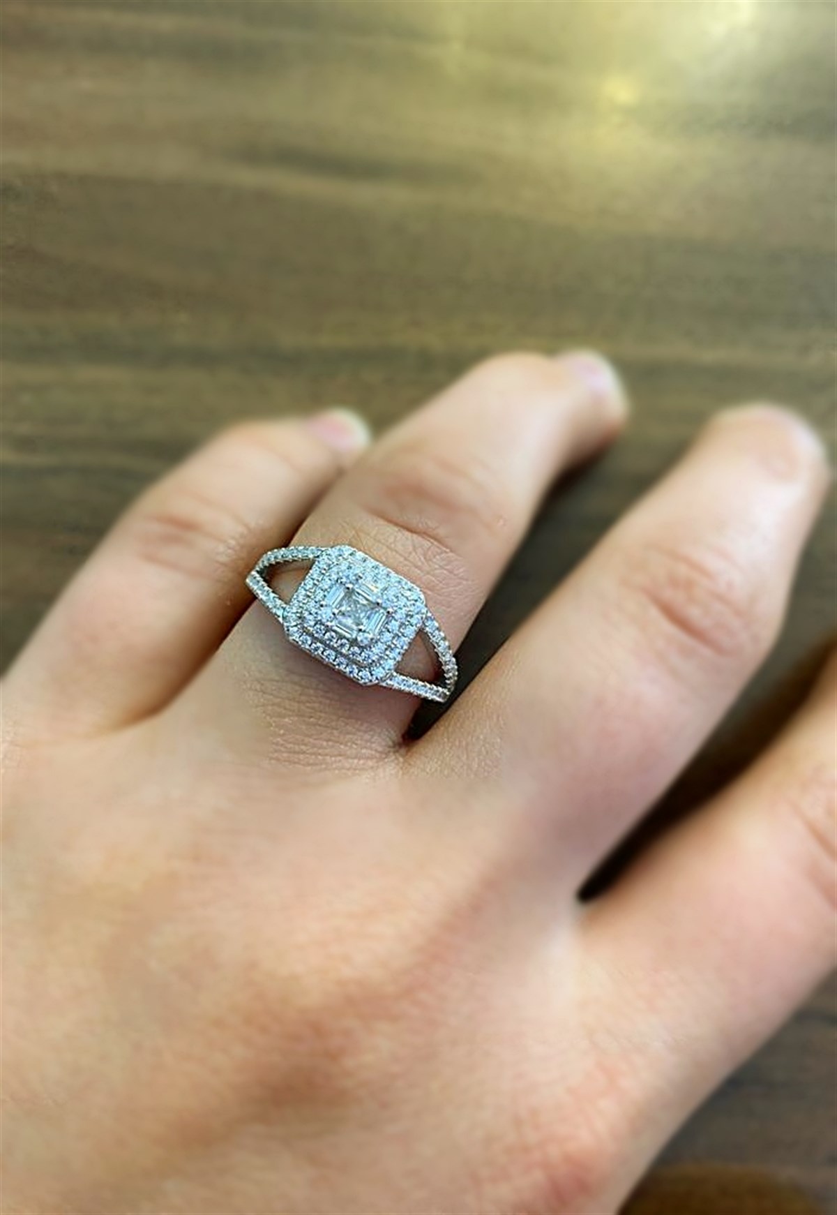 Kadın Taşlı Şık Gümüş Yüzük