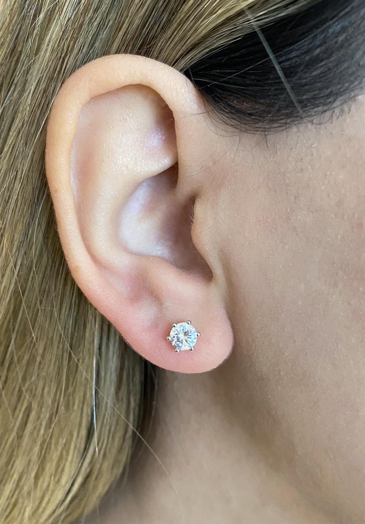 Kadın Tek Taş Gümüş Nokta Küpe