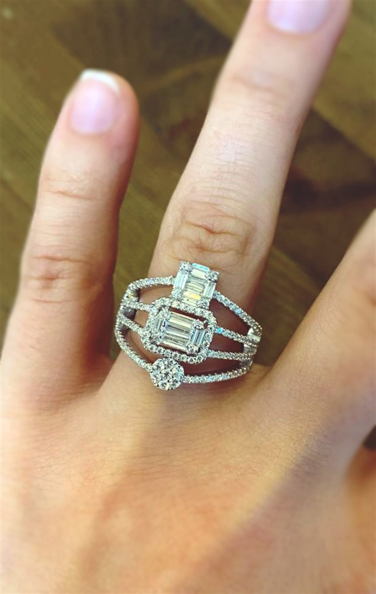 Kadın Üç Sıra Taşlı Gümüş Yüzük