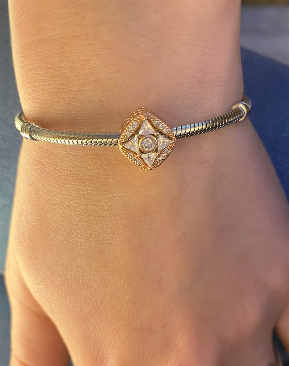 Kadın Üçgen Taş Çiçek Model Gümüş Charm