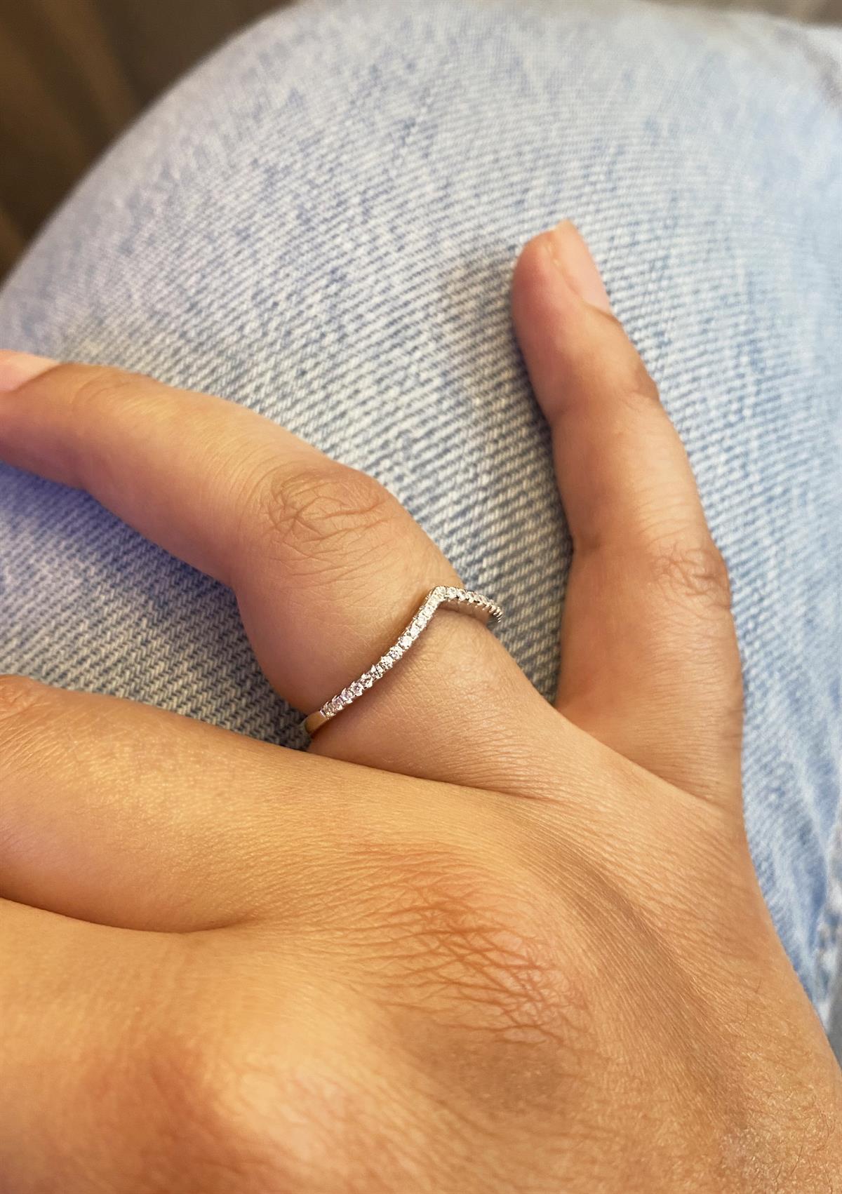 Kadın V Model Zarif Gümüş Yüzük