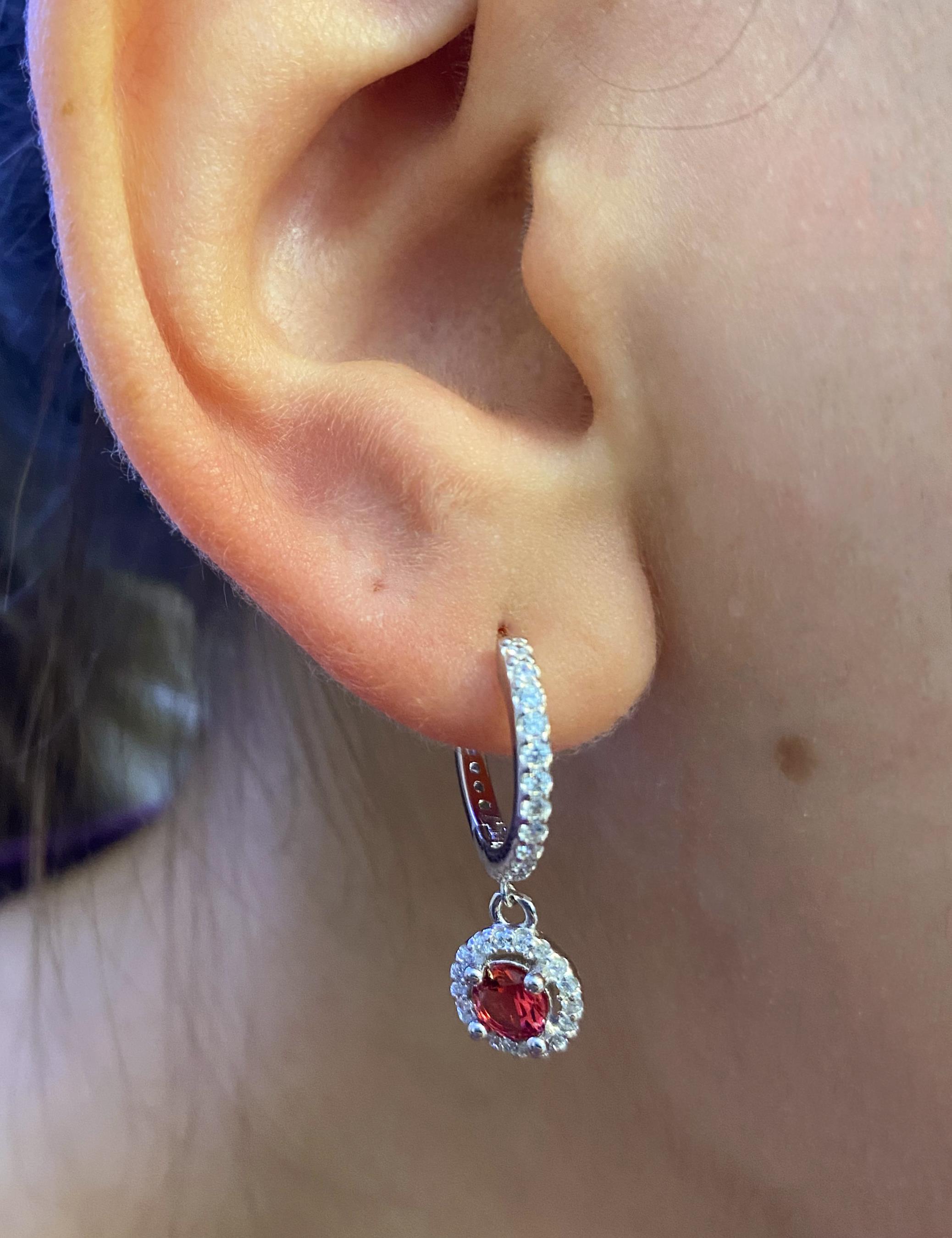 Kadın Yuvarlak Pembe Taş Model Taşlı Gümüş Küpe  