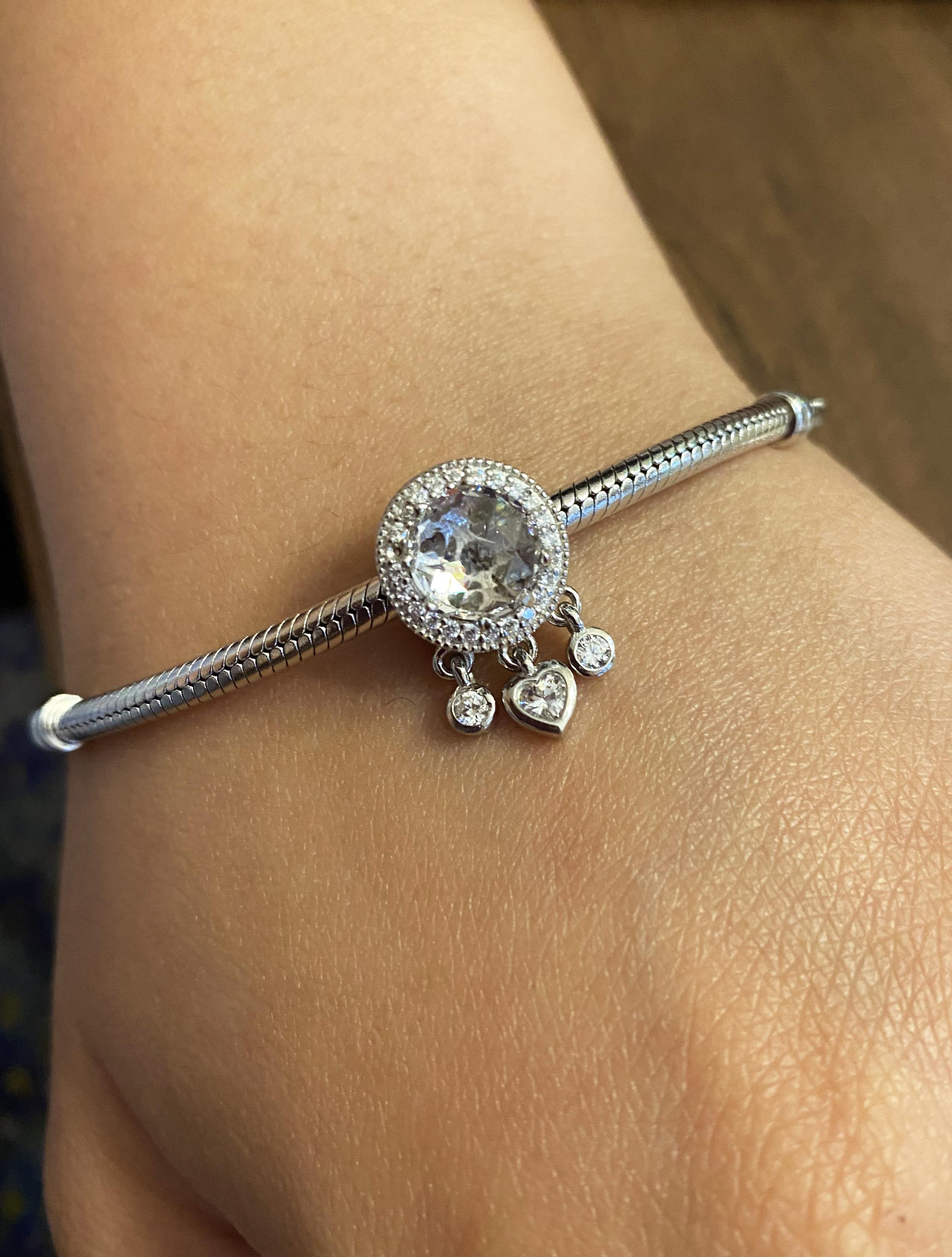 Kadın Yuvarlak Taş Model Sallantılı Gümüş Charm 