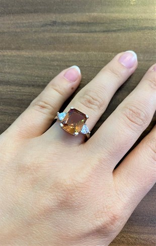 Bayan Dikdörtgen Sultanit Taş Model Gümüş Yüzük