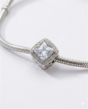 Bayan Kare Model Taşlı Gümüş Charm