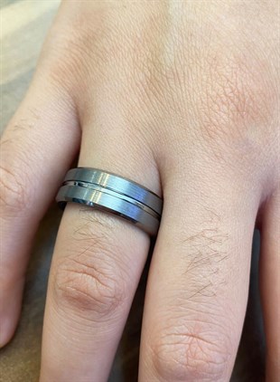 Erkek Gümüş Renk Çizgi Detay Tungsten Yüzük 