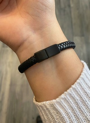 Erkek Siyah Harf Detay Deri Bileklik