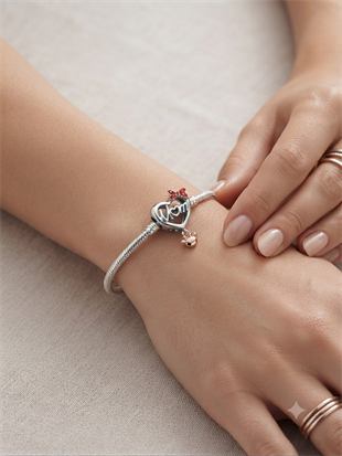 Kadın Anne ve Sevgi Yazılı Kalp Model Sallantılı Gümüş Charm