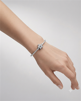 Kadın Asimetrik Yıldız Model Taşlı Gümüş Charm