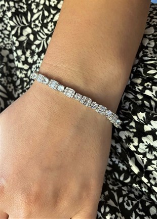 Kadın Baget Detay Taşlı Şık Gümüş Bileklik