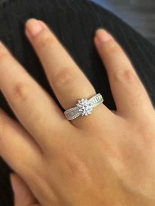 Kadın Çiçek Model Taş Detay Gümüş Yüzük