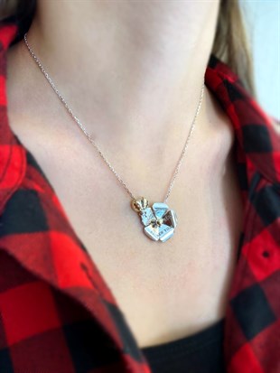 Kadın Çiçek Üzerinde Uğur Böceği Model Gümüş Kolye