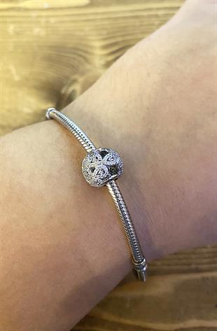 Kadın Damla Model Taşlarla Çevrili Gümüş Charm