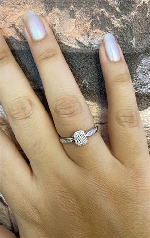 Kadın Dikdörtgen Model Sıralı Taş Detay Gümüş Yüzük