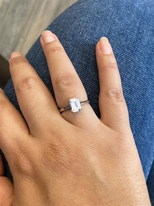 Kadın Dikdörtgen Model Tektaş Gümüş Yüzük