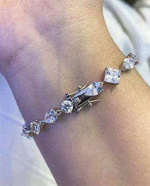 Kadın Farklı Model Taşlı Gümüş Bileklik