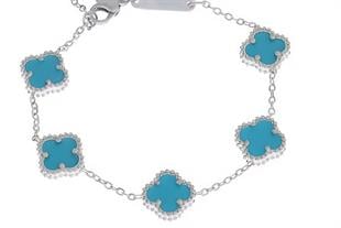 Kadın Gümüş Renk Mavi Yonca Model Çelik Bileklik 