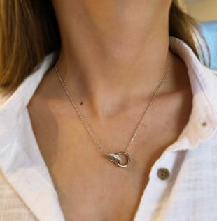 Kadın İç İçe Geçmeli Taşlı Halka Detay Gümüş Kolye