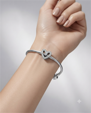 Kadın Kalp Model Taşlı Gümüş Charm 