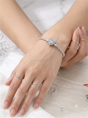 Kadın Kalp Model Taşlı Gümüş Charm