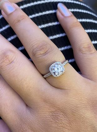 Kadın Kare Çerçeve Model Taşlı Gümüş Yüzük