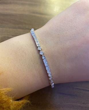 Kadın Kare Detay Sıralı Taş Model Gümüş Bileklik