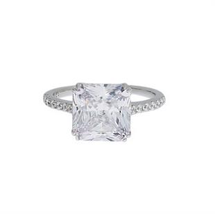 Kadın Kare Model Sıralı Taş Detay Gümüş Yüzük 