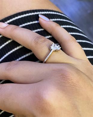 Kadın Kavuşan Kalpler Temalı Gümüş Yüzük