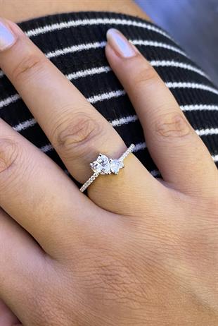 Kadın Kavuşan Kalpler Temalı Gümüş Yüzük