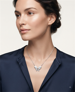 Kadın Kelebek Model Yazılı Gümüş Kolye