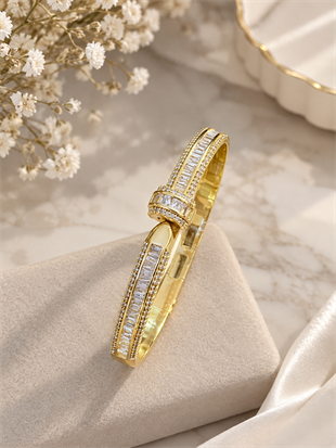 Kadın Love Model Baget Taş Detay Gold Renk Şık Çelik Bilezik