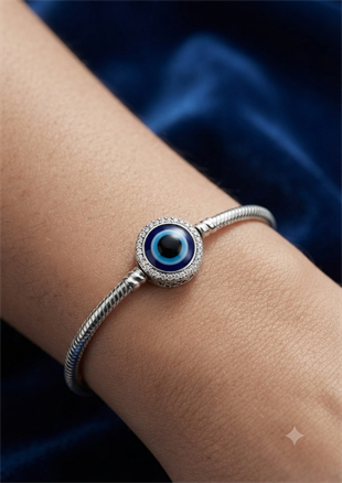 Kadın Mavi Göz Model Çevresi Taşlı Gümüş Charm