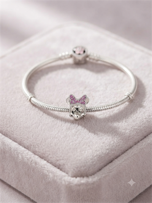 Kadın Minnie Mouse Model Taşlı Gümüş Charm