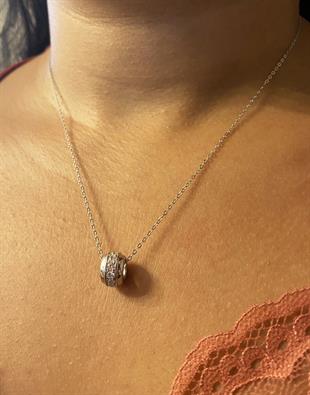 Kadın Oval Model Ortası Sıra Taş Detay Gümüş Kolye