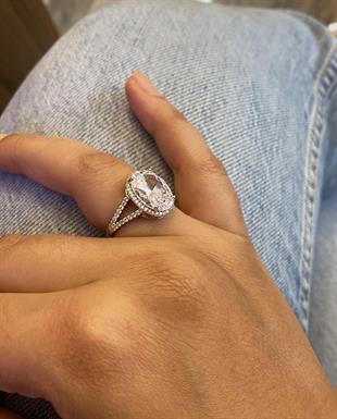 Kadın Oval Taşlı V Kenarlı Gümüş Yüzük