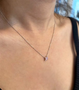 Kadın Pembe Renk Taşlı Zarif Gümüş Kolye