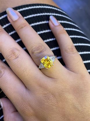 Kadın Sarı Renk Taş Detay Gümüş Yüzük 