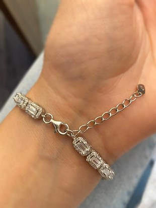 Kadın Sıra Taşlı Gümüş Bileklik