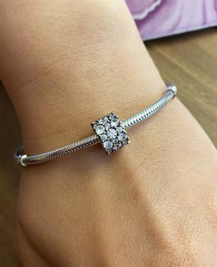 Kadın Sıralı Taş Model Gümüş Charm