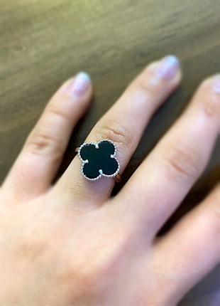 Kadın Siyah Renk Yonca Model Gümüş Yüzük