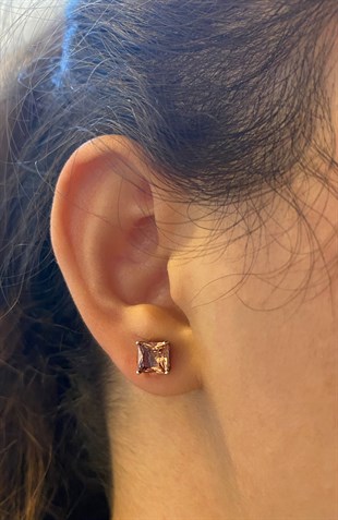 Kadın Sultanit Taşlı Kare Model Nokta Küpe